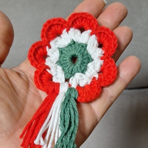Horgolt kokárda, nemzeti színű - ékszer - kitűző és bross - Meska.hu