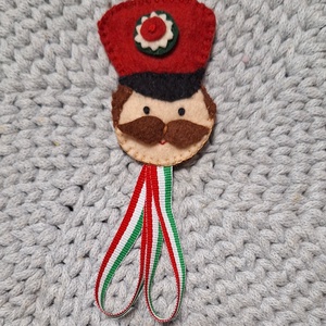 Filc gyapjúfilc kokárda, nemzetiszínű huszárfiú. lány, szív, Ékszer, Kitűző és Bross, Varrás, Hímzés, MESKA