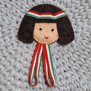 Filc gyapjúfilc kokárda, nemzetiszínű, lány. - ékszer - kitűző és bross - Meska.hu