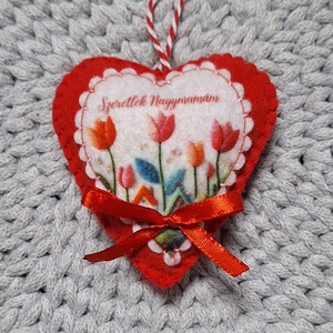 Anyák napi Szeretlek Nagymamám! felirattal filc szív, szivek., Otthon & Életmód, Dekoráció, Fali és függő dekoráció, Függődísz, Varrás, Hímzés, MESKA