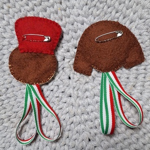 Filc gyapjúfilc kokárda, nemzetiszínű, lány. - ékszer - kitűző és bross - Meska.hu