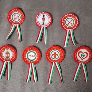 Filc kokárda, nemzeti színű, virág, tulipán, huszársapka, szív, címer, kard, 1848 felirattal - ékszer - kitűző és bross - Meska.hu