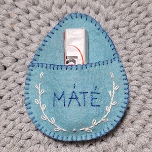 Névreszóló hímzett gyapjú filc húsvéti tojás pénzátadó, csokiátadó - ünnepi díszek, dekorációk - húsvéti díszek és dekorációk - húsvéti pénzátadó - Meska.hu