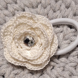 Hajgumi horgolt  rózsával, virággal, masnival vagy pillangóval. - ruha & divat - hajdísz & hajcsat - hajgumi - Meska.hu