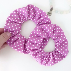 Lila pöttyös scrunchie hajgumi anya lánya szett - M-es - ruha & divat - hajdísz & hajcsat - hajgumi - Meska.hu