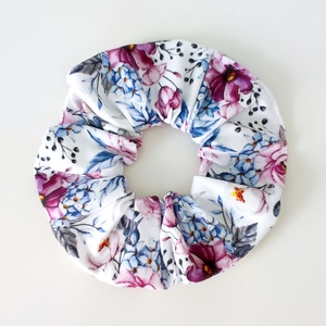 Lila virágos rózsás scrunchie hajgumi - M-es - ruha & divat - hajdísz & hajcsat - hajgumi - Meska.hu
