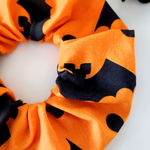 Denevéres őszi Halloween scrunchie hajgumi - M-es - ruha & divat - hajdísz & hajcsat - hajgumi - Meska.hu