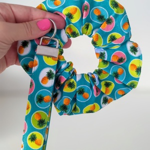 Ananászos kulcstartó és scrunchie hajgumi párban - M-es, Ruha & Divat, Hajdísz & Hajcsat, Hajgumi, Varrás, MESKA
