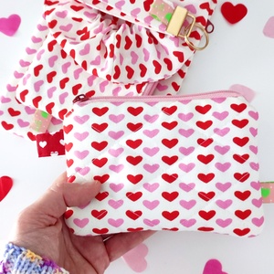 Női Valentin ajándékcsomag - Anyák napi ajándék válogatás szív mintás - táska & tok - neszesszer - Meska.hu