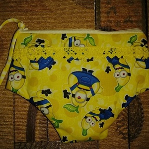 Minion neszesszer - Bugyi neszesszer, tolltartó - táska & tok - neszesszer - Meska.hu Minion neszesszer - Bugyi neszesszer, tolltartó - táska & tok - neszesszer - Meska.hu