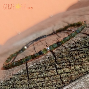 Zöld turmalin karkötő , Ékszer, Karkötő, Ásványkarkötő, Csomózás, Gyöngyfűzés, gyöngyhímzés, MESKA