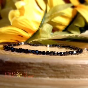 Fekete hattyú - kocka spinell karkötő  - ékszer - karkötő - ásványkarkötő - Meska.hu