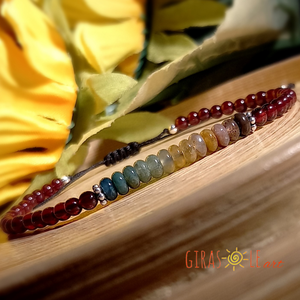 Szivárványos karkötő, Ékszer, Karkötő, Ásványkarkötő, Csomózás, Gyöngyfűzés, gyöngyhímzés, 3 mm-es, gyönyörű színű gránát gyöngyök adják ennek a karkötőnek az alapját, melynek középpontjába ..., MESKA