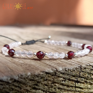 Gránát-rózsakvarc karkötő , Ékszer, Karkötő, Ásványkarkötő, Csomózás, Gyöngyfűzés, gyöngyhímzés, Apró, csillogósra csiszolt, sejtelmesen pasztellrózsaszín 3 mm-es rózsakvarcok és aprócska ezüstgyö..., MESKA