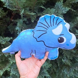 Dinó szundipajti - Triceratops (formapárna, járműves párna)  - otthon & életmód - babaszoba, gyerekszoba - gyerek díszpárna - Meska.hu
