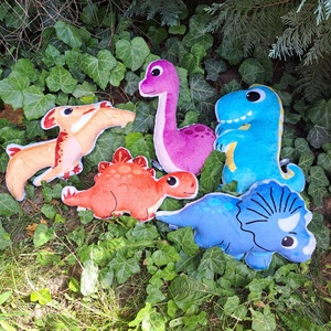 Dinó szundipajti - Brontosaurus (formapárna, járműves párna)  - otthon & életmód - babaszoba, gyerekszoba - gyerek díszpárna - Meska.hu