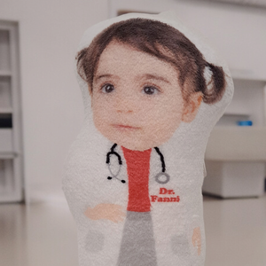 Kicsi én formapárna - doktor néni  - otthon & életmód - lakástextil - párna & párnahuzat - Meska.hu