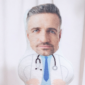 Kicsi én formapárna - doktor bácsi  - otthon & életmód - lakástextil - párna & párnahuzat - Meska.hu