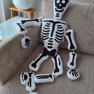 Óriás csontváz párna  - otthon & életmód - dekoráció - halloween - halloweeni figurák - Meska.hu