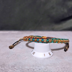 Egysoros gitárgyöngy karkötő - ékszer - karkötő - fonott karkötő - Meska.hu