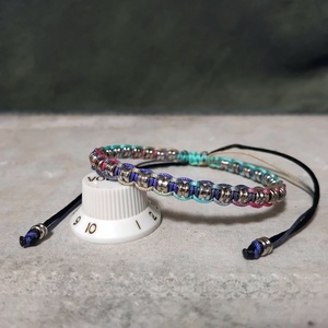 Egysoros gitárgyöngy karkötő, Ékszer, Karkötő, Fonott karkötő, Csomózás, MESKA