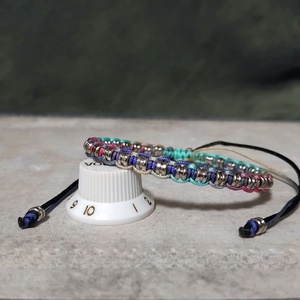 Egysoros gitárgyöngy karkötő - ékszer - karkötő - fonott karkötő - Meska.hu