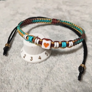 Szívecskés gitárgyöngy karkötő, Ékszer, Karkötő, Fonott karkötő, Csomózás, MESKA