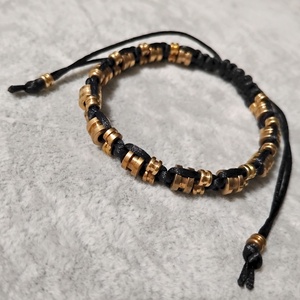 Basszusgitár és gitár húrvég gyöngyös karkötő, Ékszer, Karkötő, Fonott karkötő, Csomózás, MESKA