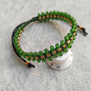 Három soros gitárgyöngy karkötő - zöld - ékszer - karkötő - fonott karkötő - Meska.hu