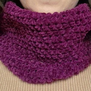 Bársonyos horgolt körsál - ruha & divat - sál, sapka, kendő - sál - Meska.hu