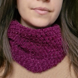 Bársonyos fonalból horgolt körsál - Meska.hu