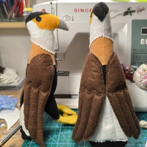 Bóbitás karakarák - játék & sport - plüssállat & játékfigura - madár - Meska.hu