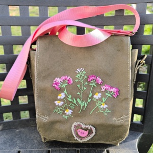 Hímzett táska szimatszatyor-ból - Meska.hu