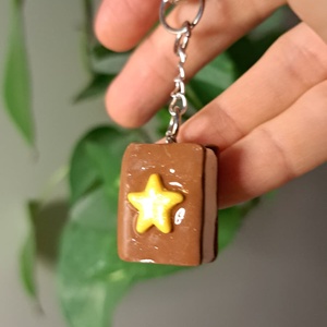 Könyves charm - fantasy - táska & tok - kulcstartó & táskadísz - táskadísz - Meska.hu