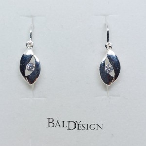 Ezüst köves beakasztós fülbevaló, , , MESKA