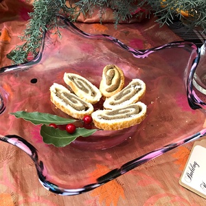 Amőba Dísztál -ünnepi terítékhez-fúvott, irizált művészüveg szignált egyedi iparművészeti tárgy - karácsony - karácsonyi lakásdekoráció - ünnepi asztaldekoráció - Meska.hu