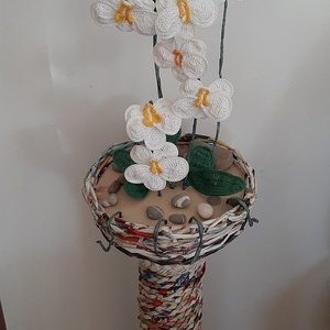 Horgolt Orchidea papír fonással készült oszlopon  -  - Meska.hu