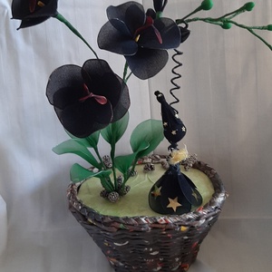 Fekete orchidea papírfonással készült kaspóban - Meska.hu
