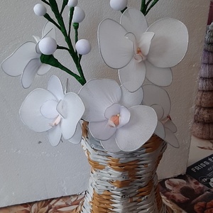 Papírfonással készült kaspóban Orhídea, viaszvirágh - otthon & lakás - dekoráció - virágdísz és tartó - csokor & virágdísz - Meska.hu