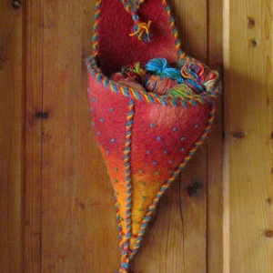 Nemez fali kaspó, sodratokkal. 47x18x18cm - Meska.hu