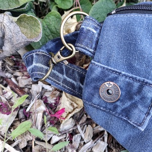Upcycled crossbody táska M méret - táska & tok - övtáska - Meska.hu