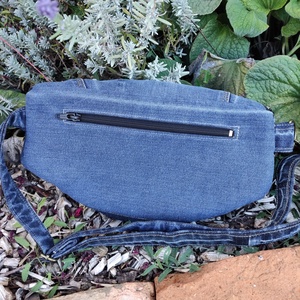 Upcycled crossbody táska M méret - táska & tok - övtáska - Meska.hu