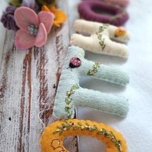 Tavaszi virágos ajtódísz - otthon & életmód - dekoráció - ajtó- és ablak dekoráció - ajtódísz & kopogtató - Meska.hu