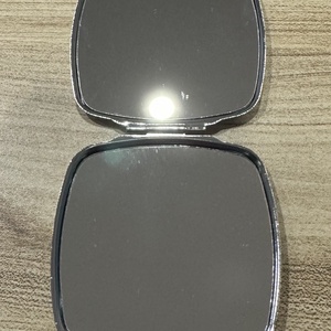 Négyzet alakú sminkes tükör retro stílusú szarkasztikus mintával - szépségápolás - arcápolás - smink kellék - Meska.hu