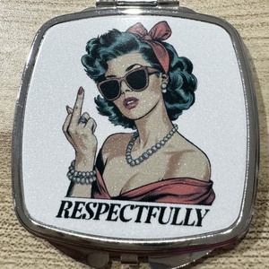 Négyzet alakú sminkes tükör retro stílusú szarkasztikus mintával - Meska.hu