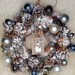 Jegesmacis szánkós havas tobozkoszorú - Meska.hu