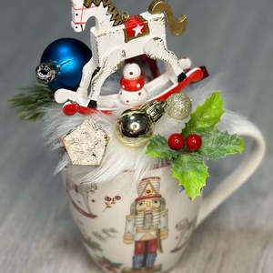 Hintalovas diótörős bögre dekoráció - Meska.hu