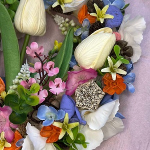 Tavaszi színes ajtódísz tulipánnal - otthon & életmód - dekoráció - ajtó- és ablak dekoráció - ajtódísz & kopogtató - Meska.hu