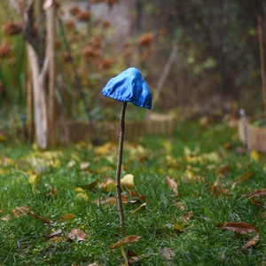 A kék ejtőernyő gombavirág - otthon & életmód - ház & kert - kerti dísz - Meska.hu
