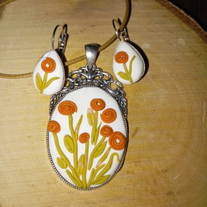 Süthető gyurmás ékszer virágos nyaklánc - ékszer - nyaklánc - medálos nyaklánc - Meska.hu